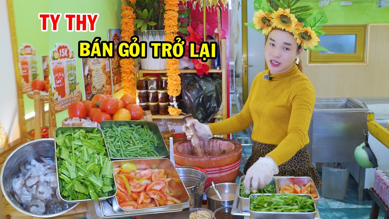 Ty Thy b&aacute;n gỏi trở lại c&ugrave;ng với Hủ tiếu Thuyền Th&aacute;i Lan - Ty Thy Vlog Gỏi đu đủ