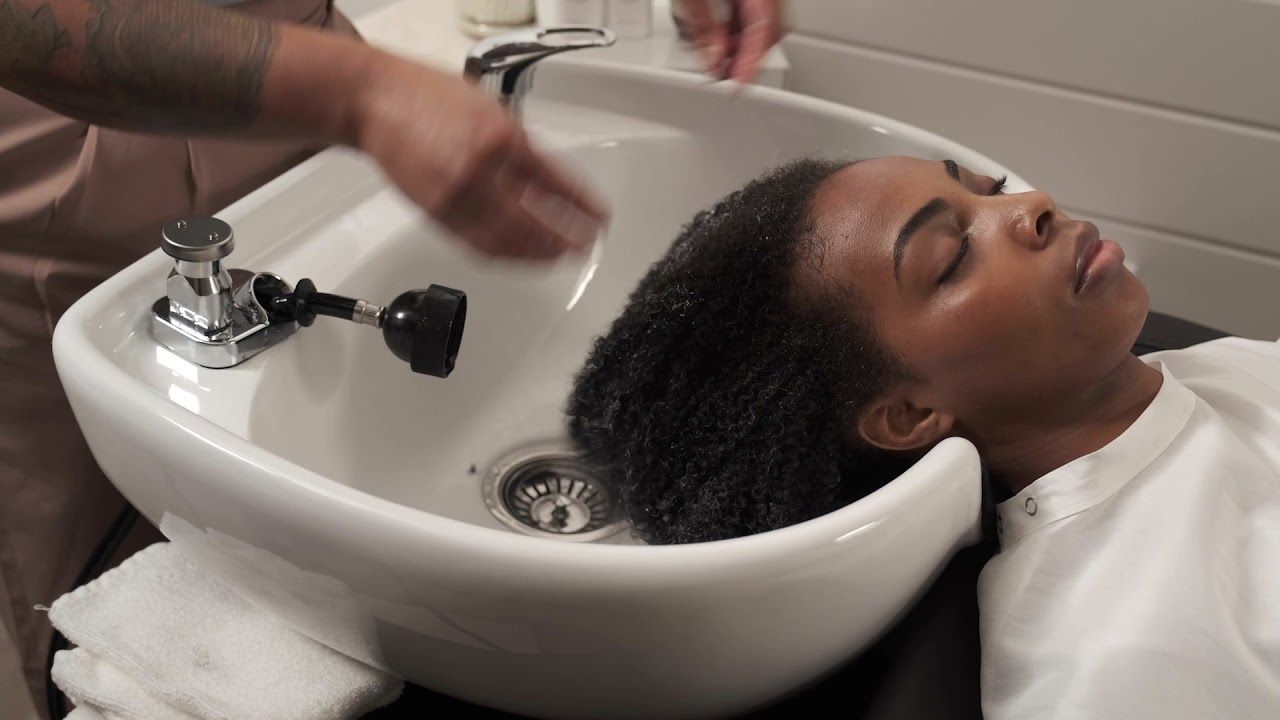 Foundational Hairstyling: Wash & Go Tight Curls | Clean Beauty Lookbook Spring-Summer 2021
