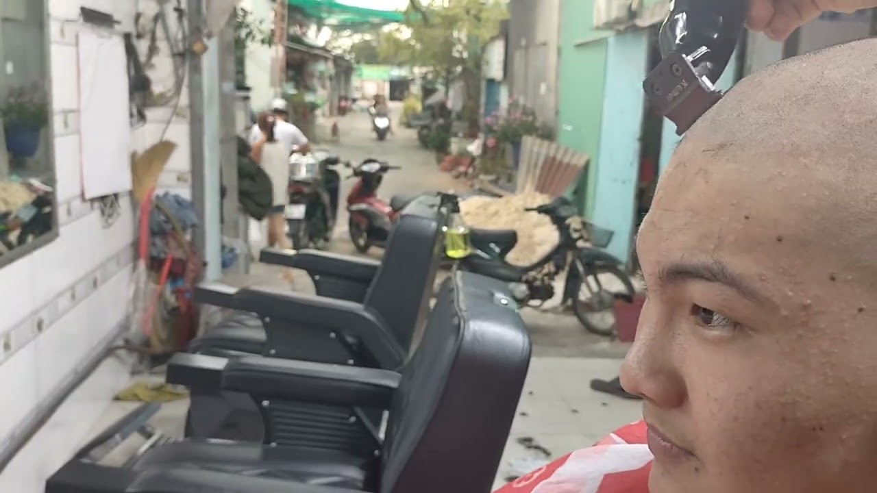 Cạo đầu tiếp 