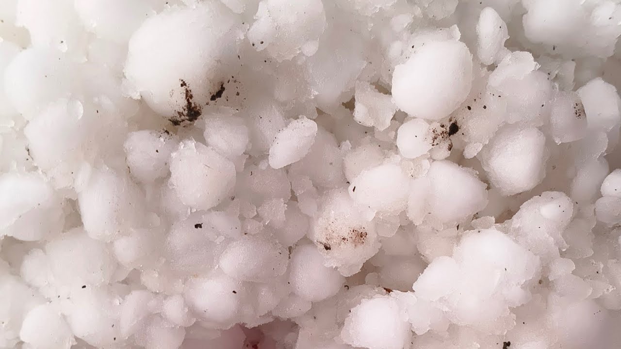 डीडीहाट अभी का मौसम देखो ओले गिर के सब खत्म
