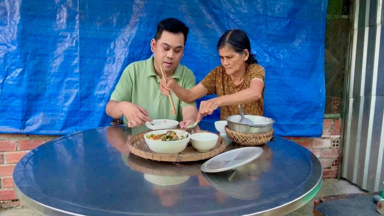 Cá lóc kho quẹt nấu canh chua , bữa cơm chiều Mẹ nấu đậm đà hương vị miền quê | Quê Nhà Còn Mẹ 