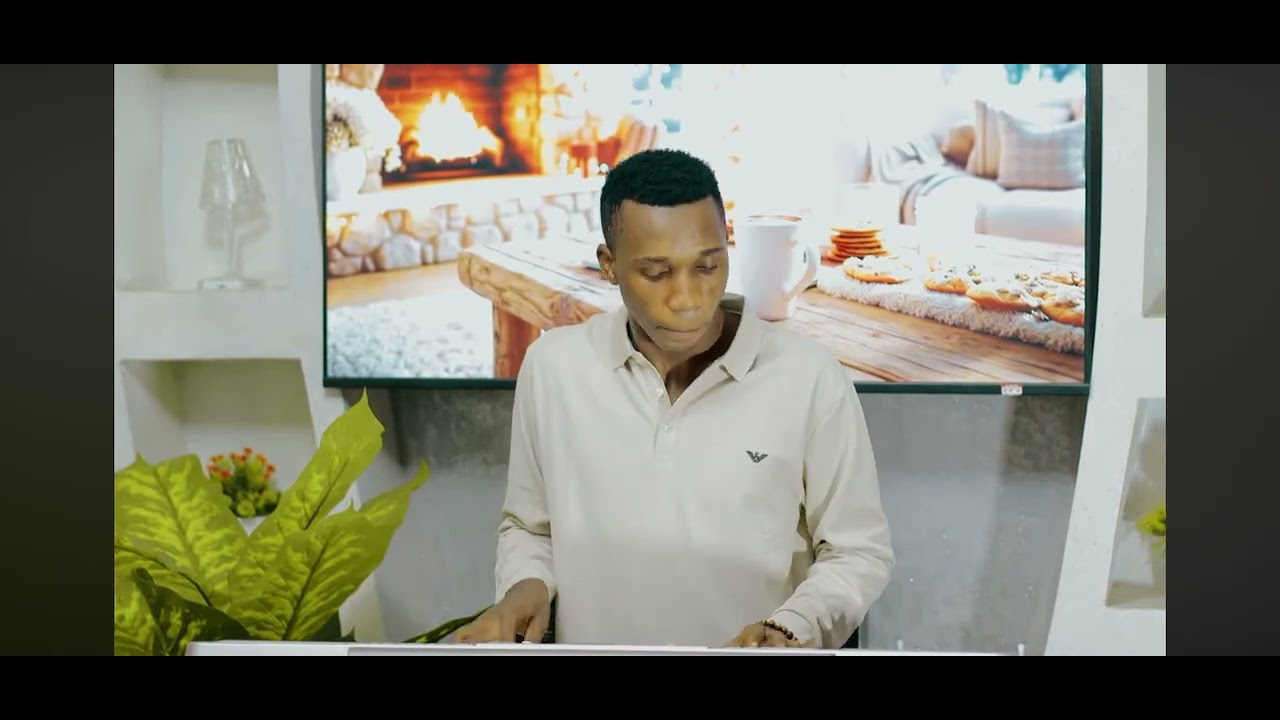 BETELEHEMU  UMUKUNGA BY PIANIST MOSES WA Christmas 