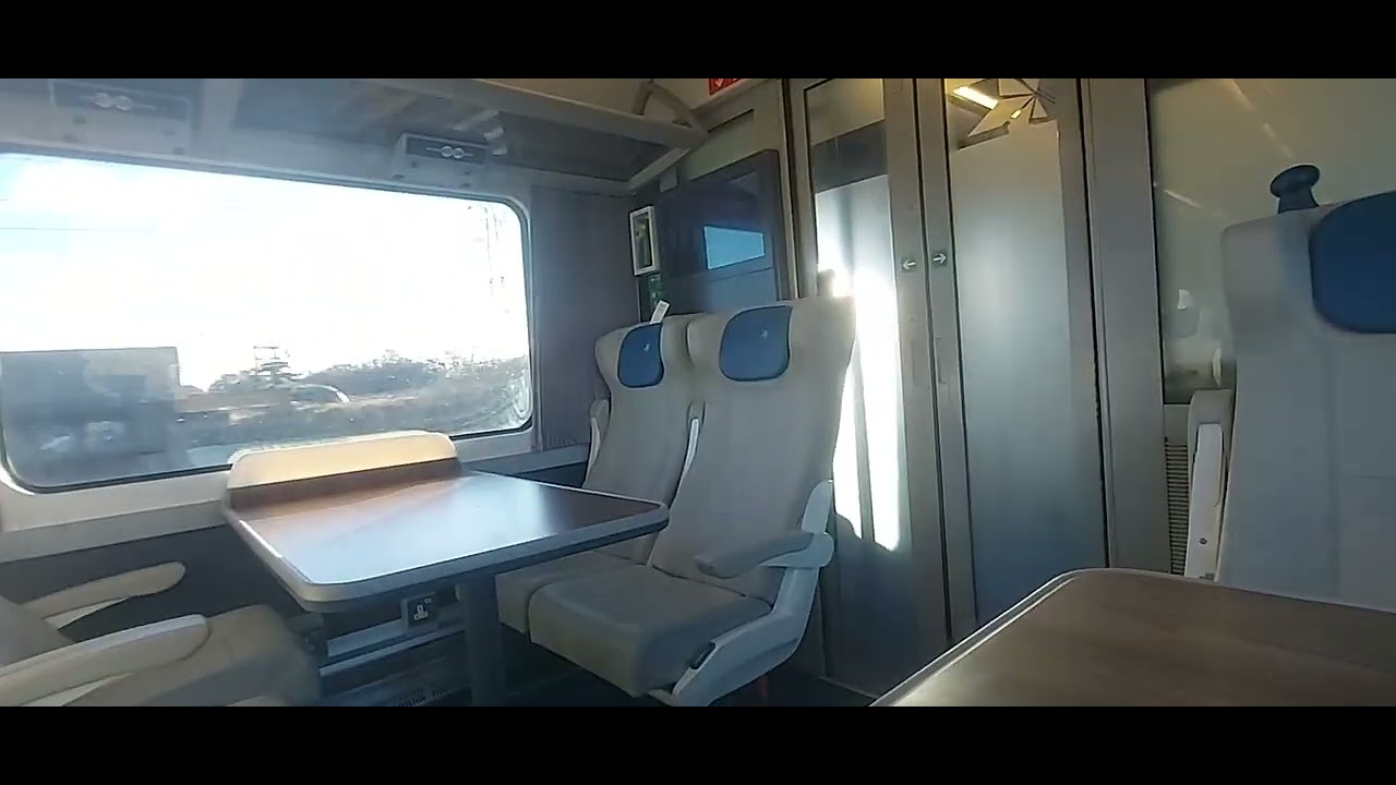 ENGINE STOP & RESTART: 1st Class onboard a Transpennine Express Class 185.