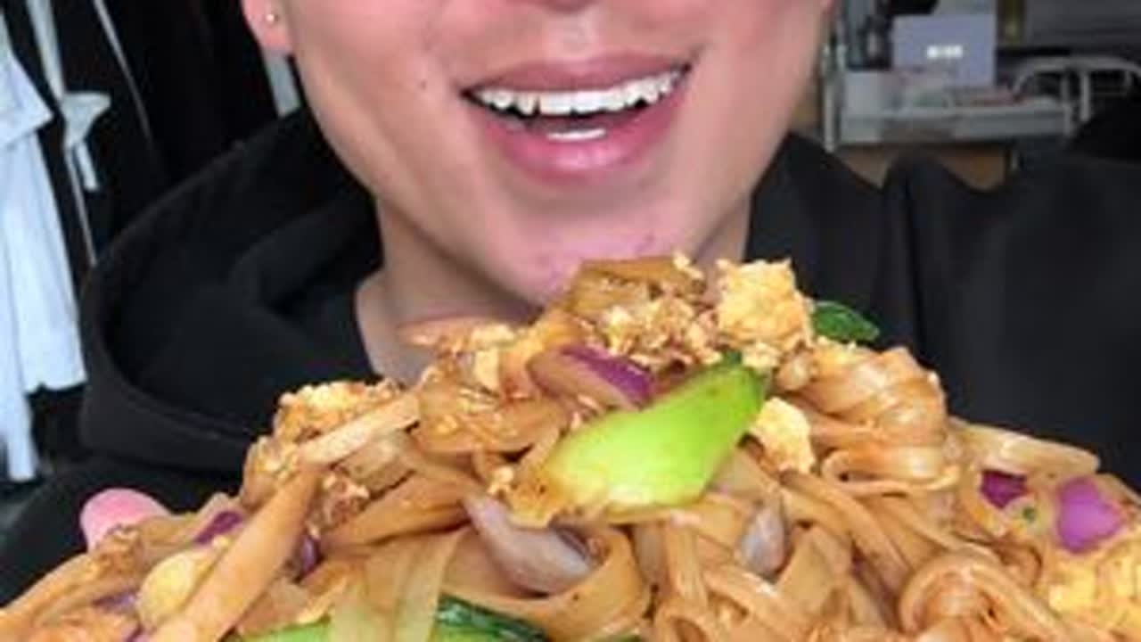 生活不止有诗和远方，还有我们念念不忘的家乡美食 #舌尖上的享受 #吃货的世界唯有美食不可辜负 #哪里都没有家里的饭菜香 #来过来尝尝这个 #抖出家乡味
