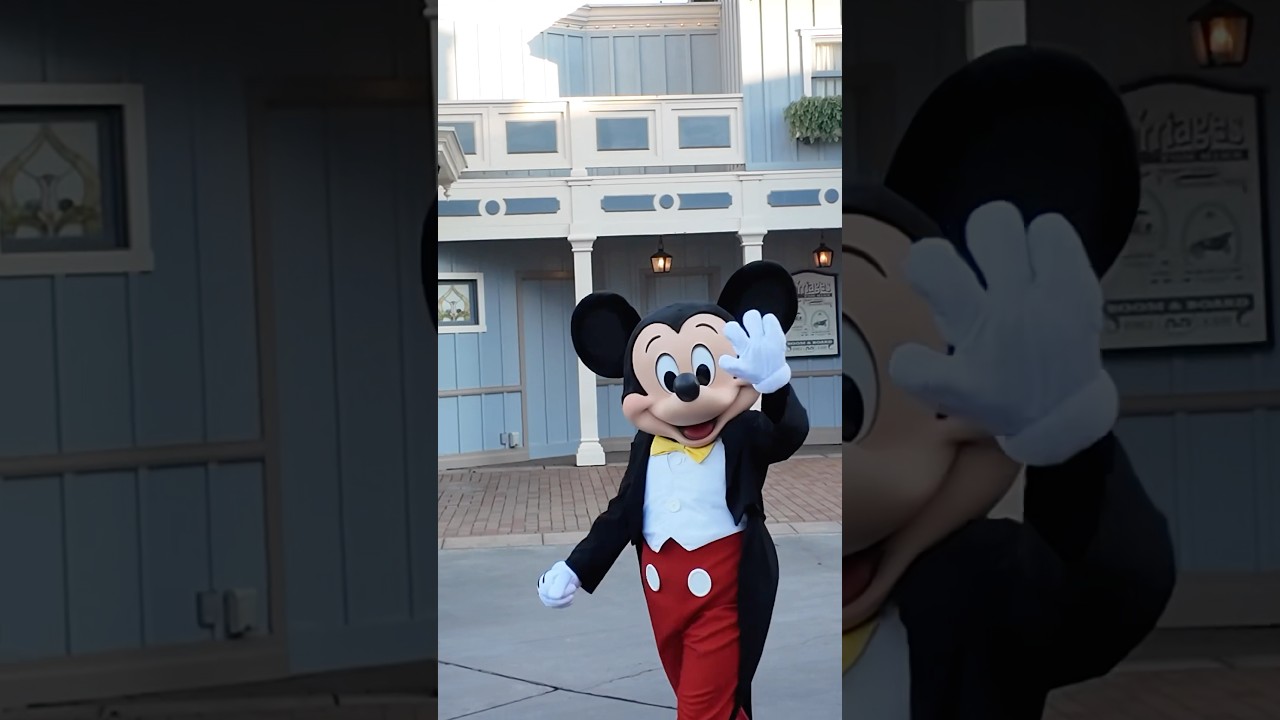 Hi Mickey! #mickeymouse #disneyland #disneyparks #disney #mickeyandfriends