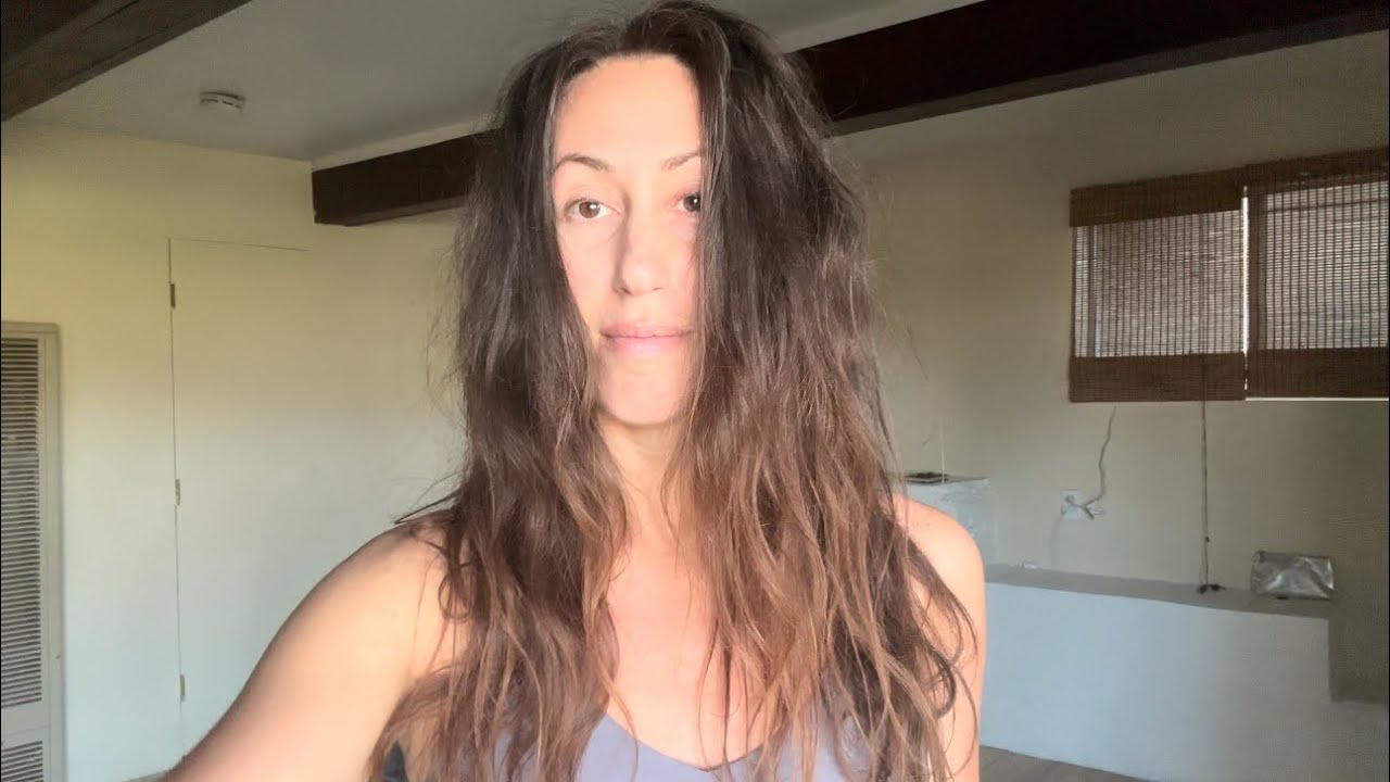 I&rsquo;VE BEEN CELIBATE FOR 4 YEARS. HERE&rsquo;S WHY. | EXTREME MINIMALISM & DATING 💕