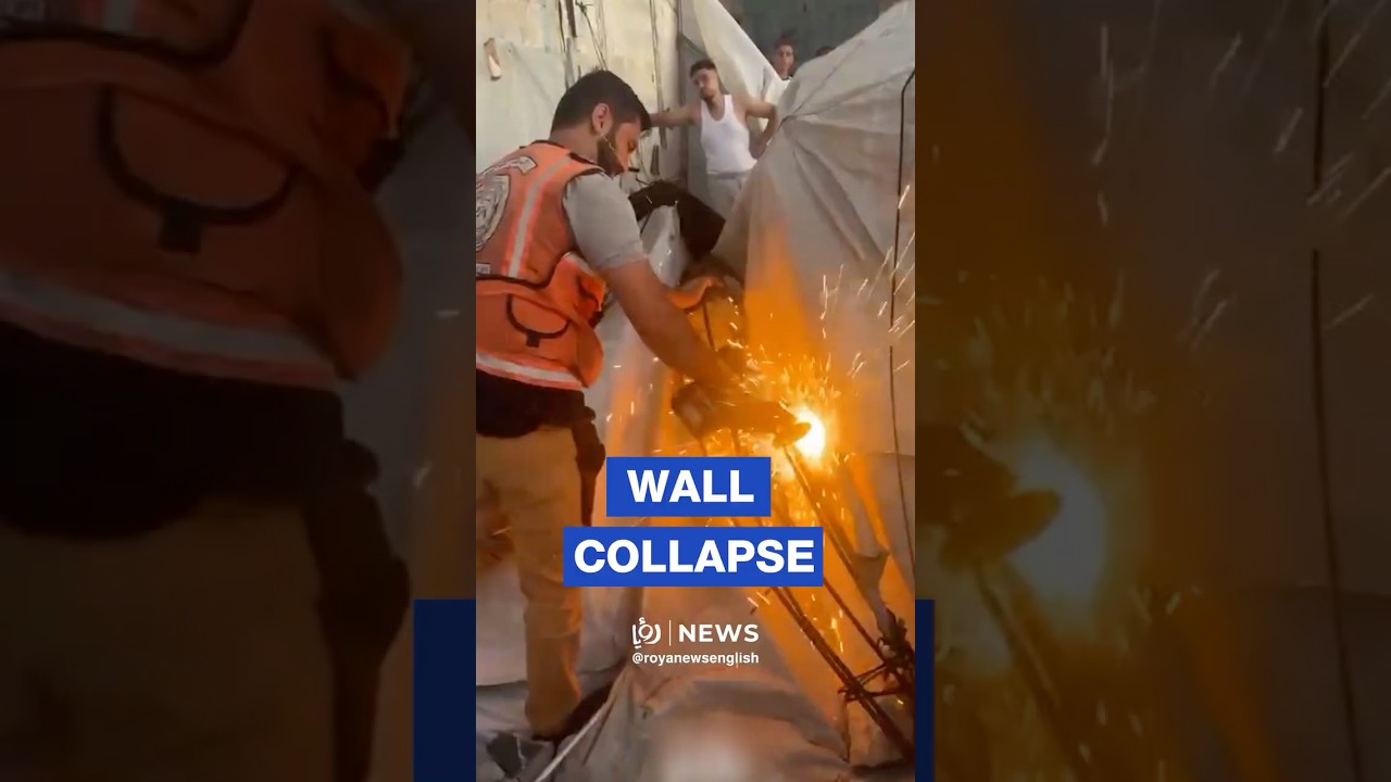 Gaza rescue teams save injured after wall collapse
