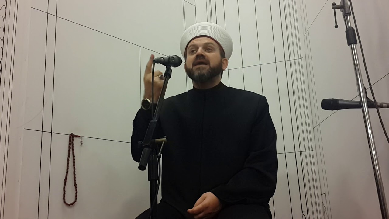 Ferruh MUŞTUER hocamdan gönülleri ısıtan bir kur'anı kerim tilaveti.
