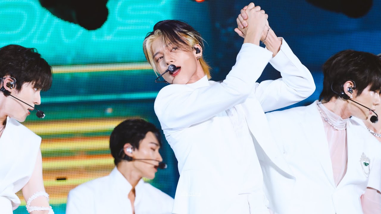 230923  IDOL RADIO CONCERT ATEEZ (에이티즈) - BOUNCY(K-HOT CHILLI PEPPERS) -  WOOYOUNG FANCAM