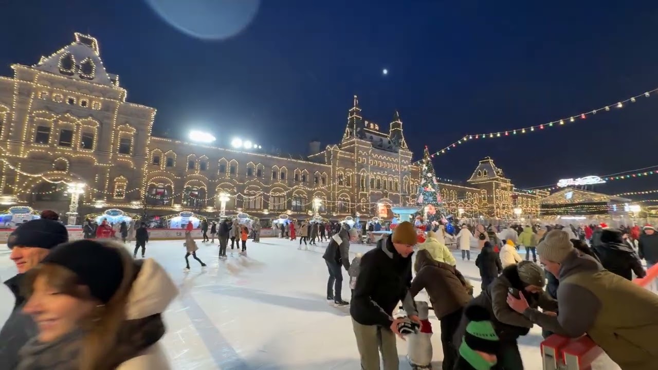 #Russia 🇷🇺 #Moscow Red Square | The GUM Ice Rink on Red Square has opened its 17th season.