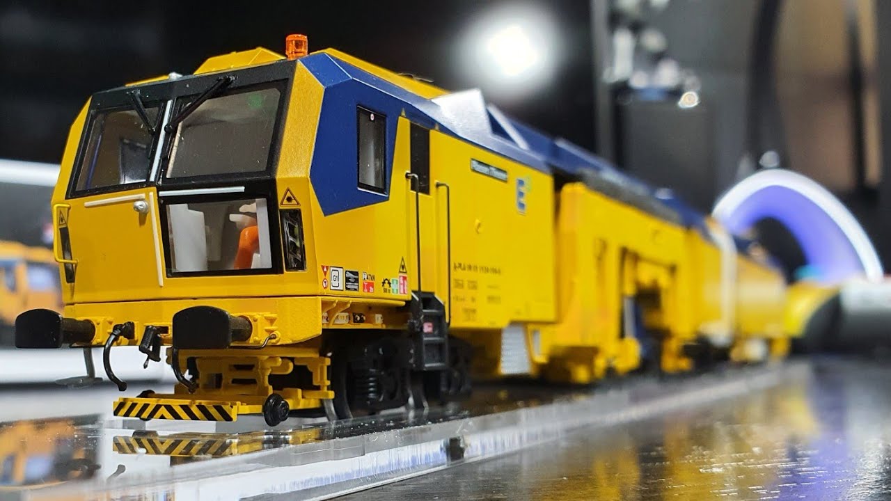Viessmann 2670 Unboxing Part A  , H0 Model railways -  track tamping machine