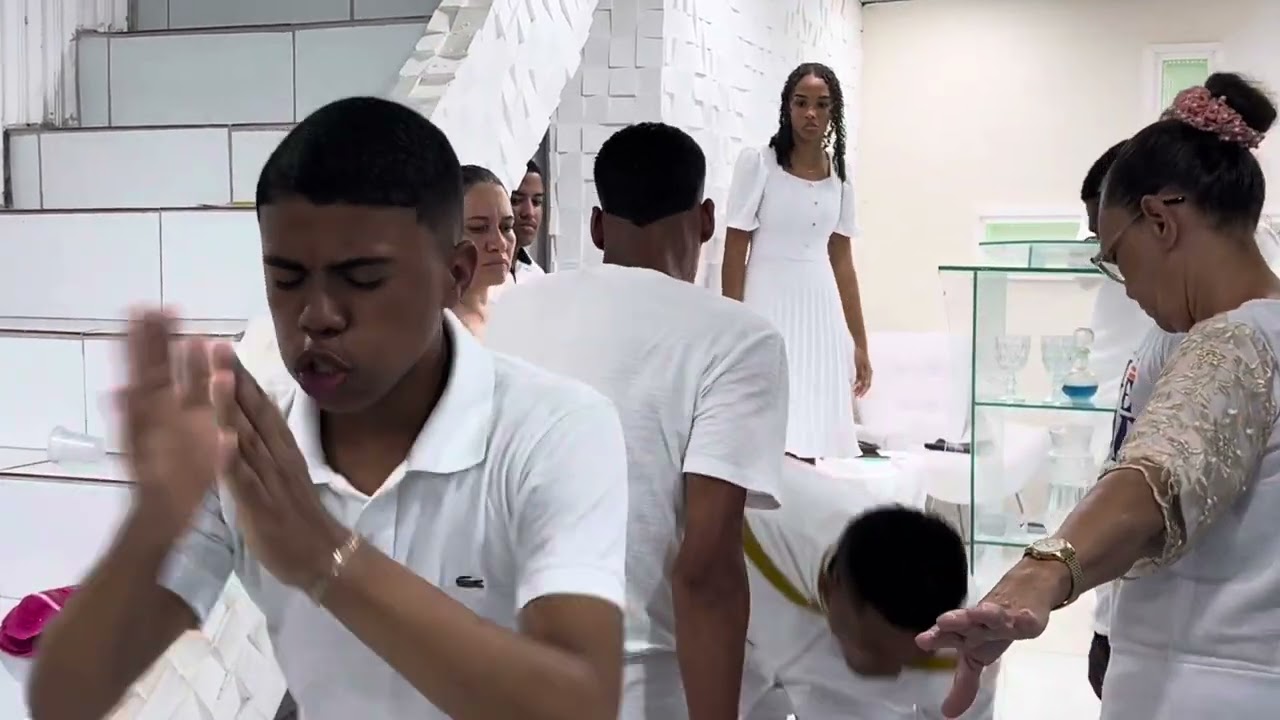 Miss. Guimarães - Respeitem o povo de Branco 🤍 Culto de Primícias 😭