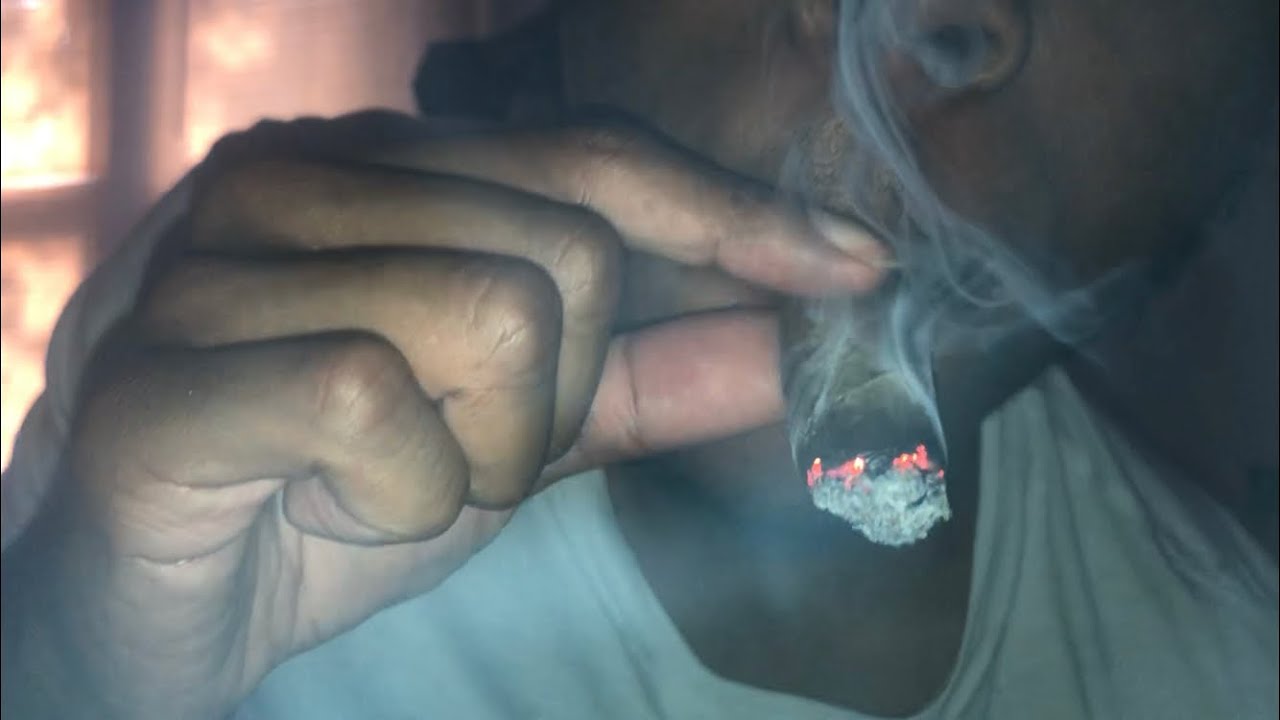 SMOKING EXOTIC WEED