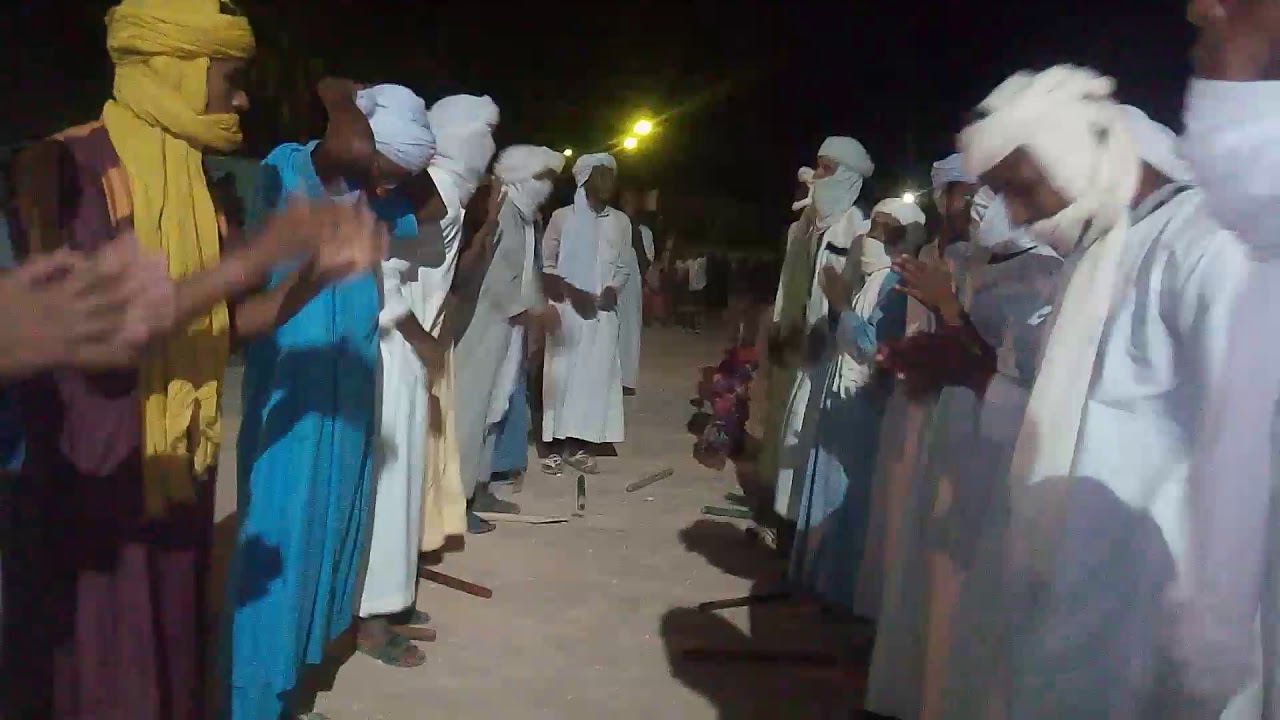 رقصة نادرة من منطقة توات تدعى برقصة ( عاشور  ) و تكون في أيام عاشوراء من عادات أهل منطقة توات