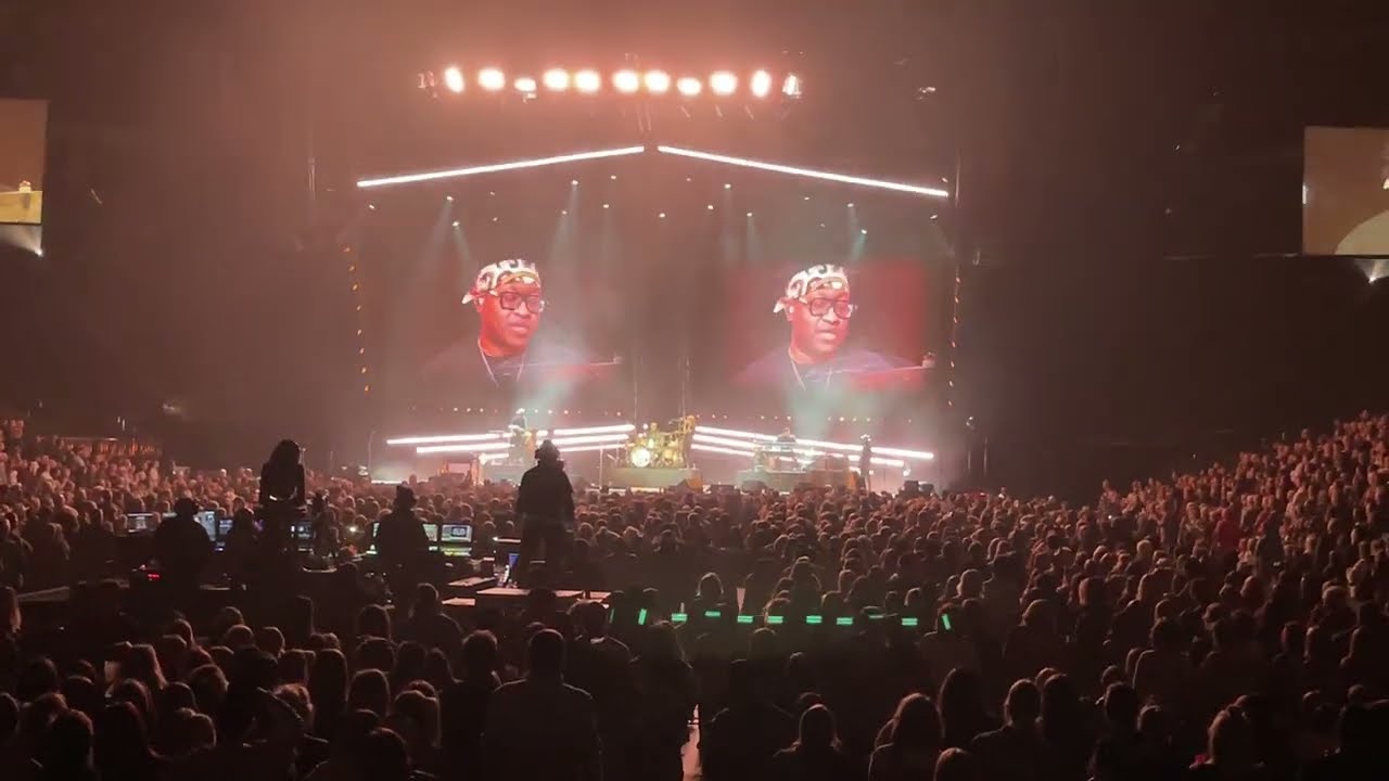 Keith Urban - You Look Good in My Shirt (Live @ Xcel Energy Center St. Paul, MN 11/05/2022)