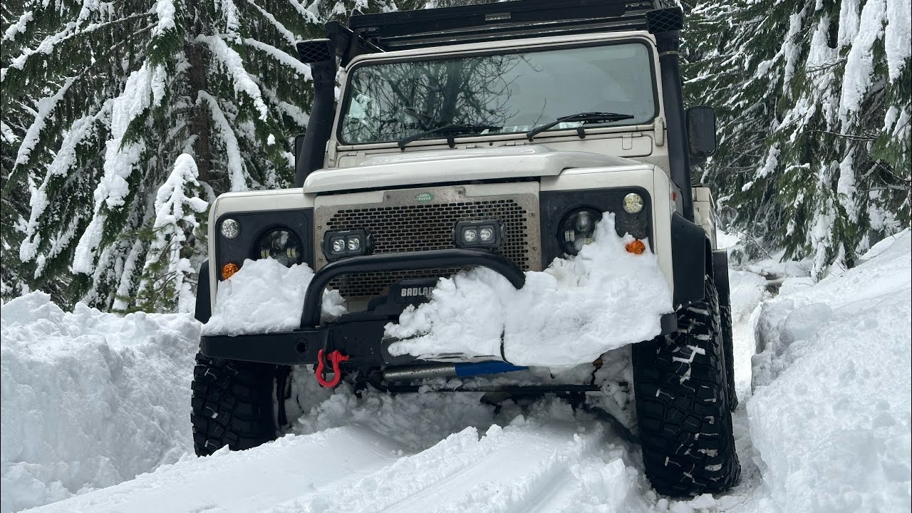 Deep Snow & Real Problems | Defender 130 Leads a Winter Trail Run