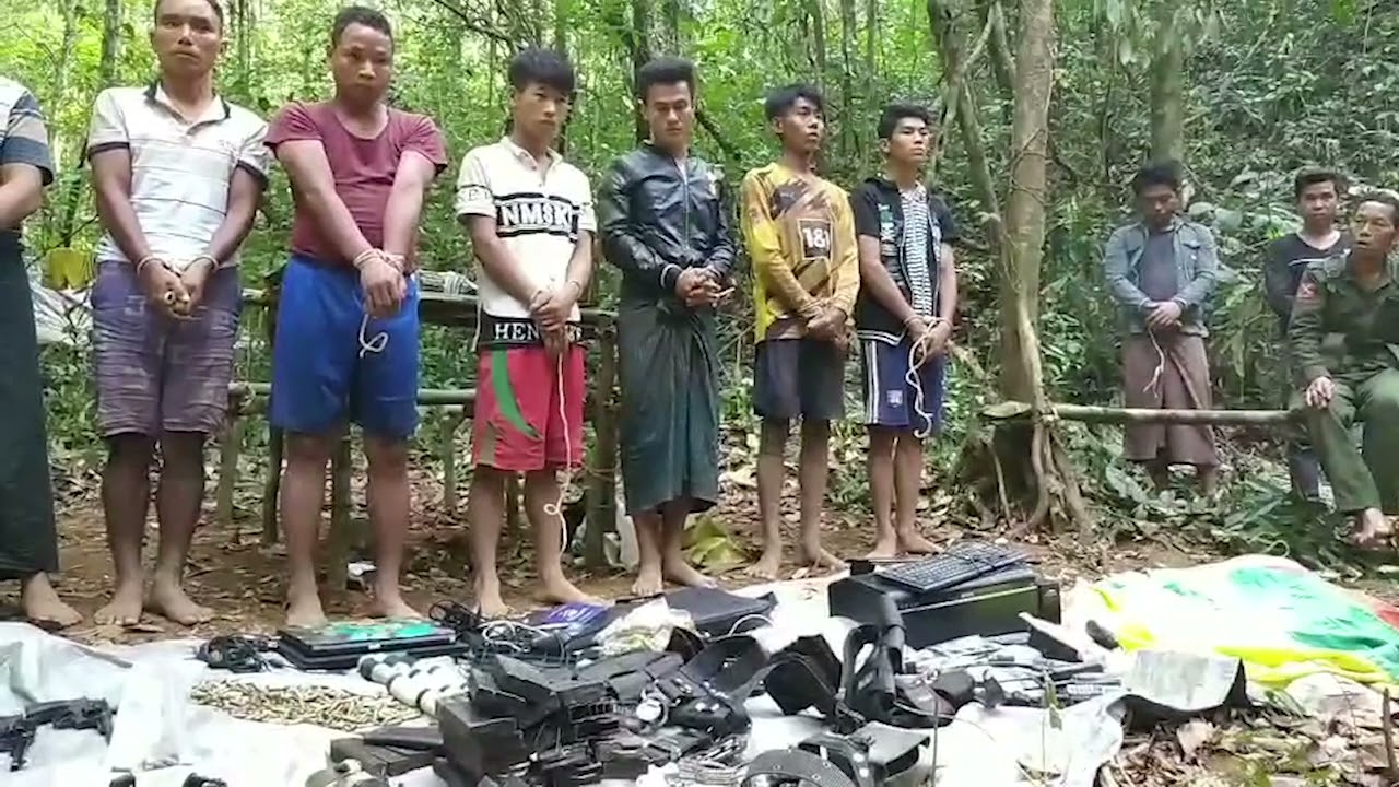 KIA ဖမ်းဆီးထားသော ခန္တီး နန်စီပွန် ရဲစခန်းမှ ရဲများ