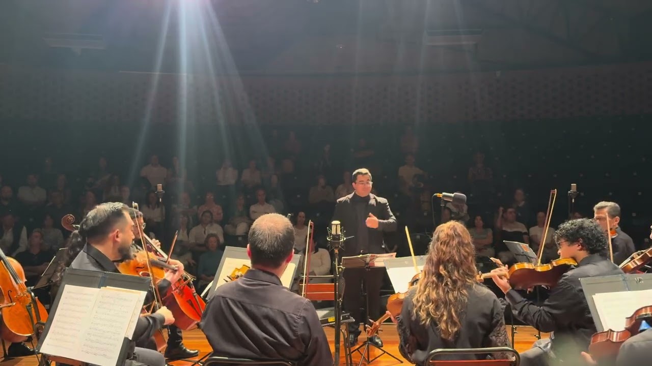 Bartók, B. Divertimento for String Orchestra (Excerpt from 1st. Mov).Camerata Jaibaná-Valentín Bravo