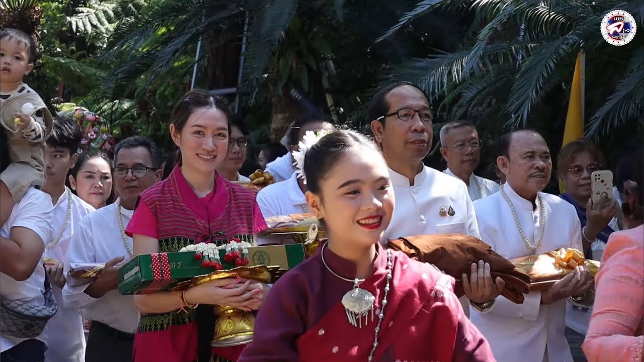 สาวลาวร่วมบุญกฐินที่ประเทศไทยวัดที่สวยที่สุดของสกลนคร วัดถ่ำผาแด่น 10 พ.ย 2567 l เขยลาว