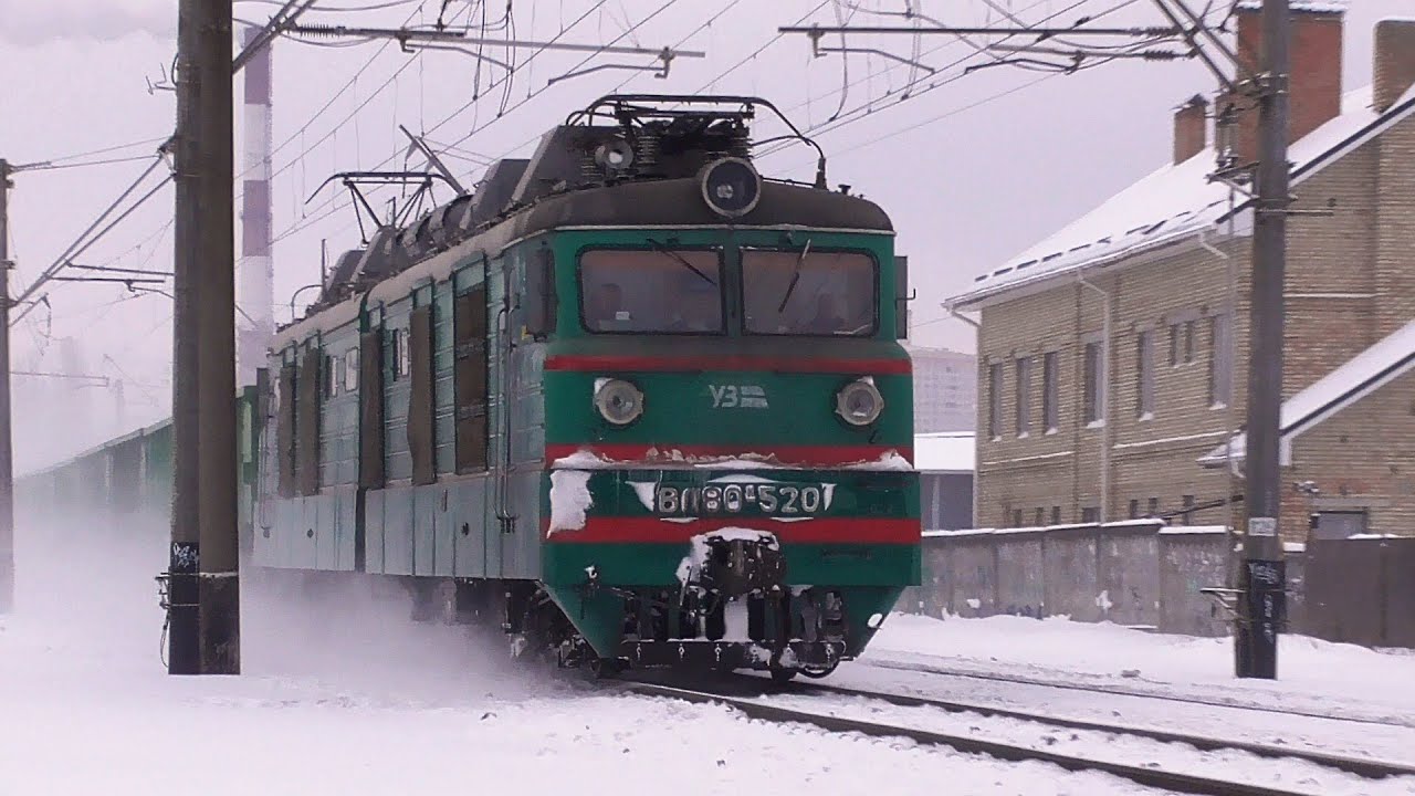 ВЛ80К-520 з вантажним поїздом!