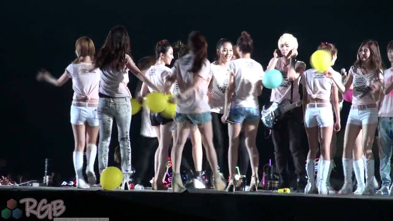 [Fancam] 100821 Taeyeon SNSD - Ending @SM TOWN 2010 Seoul
