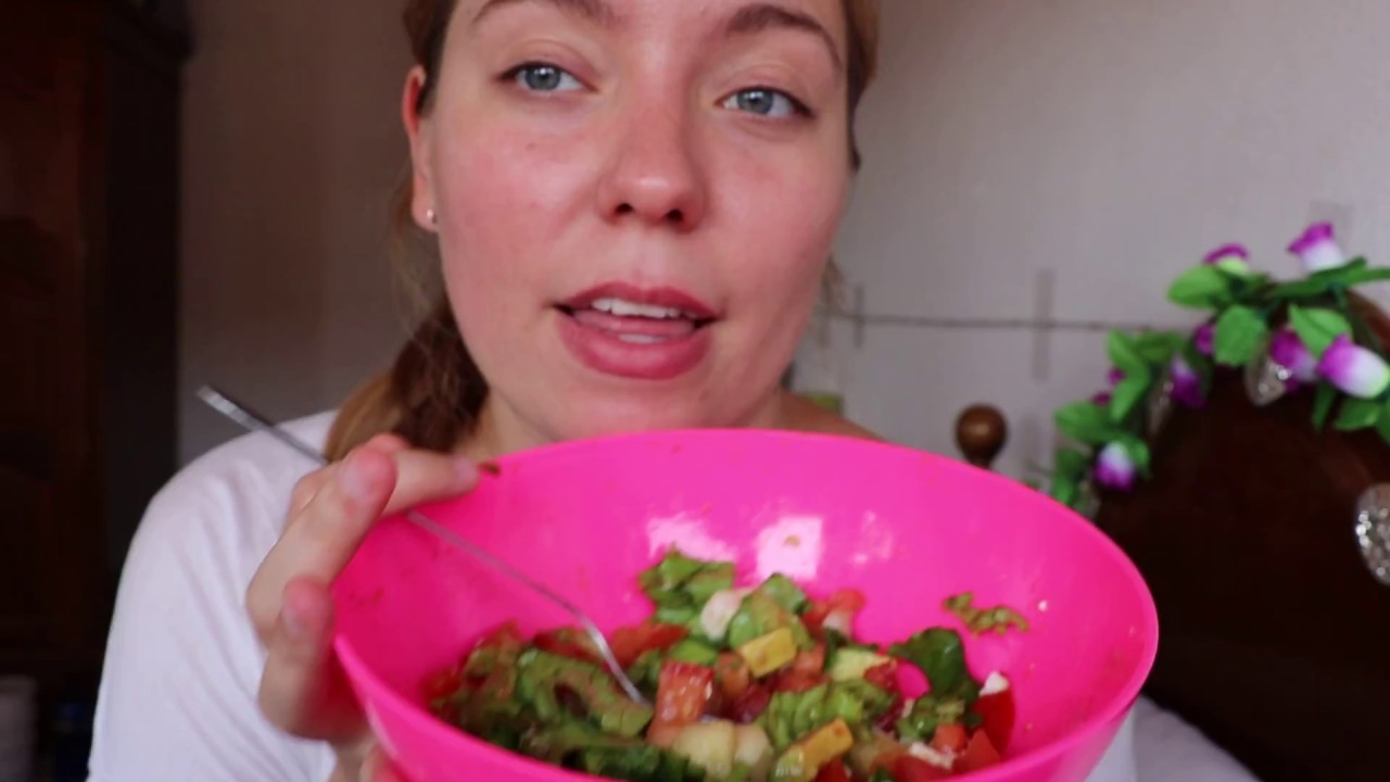 ASMR Comiendo ensalada y hablando 🥗