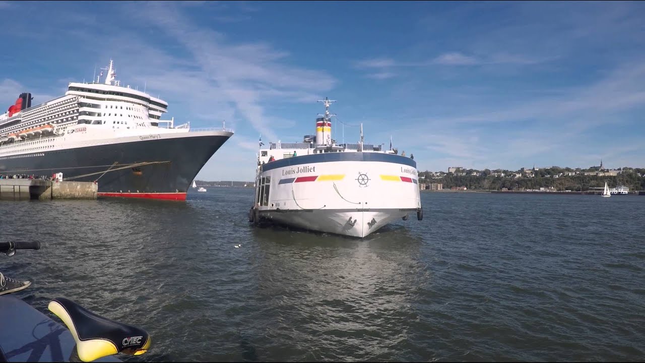 Belle manoeuvre de navigation, le Louis Joliette accoste au port de Québec.