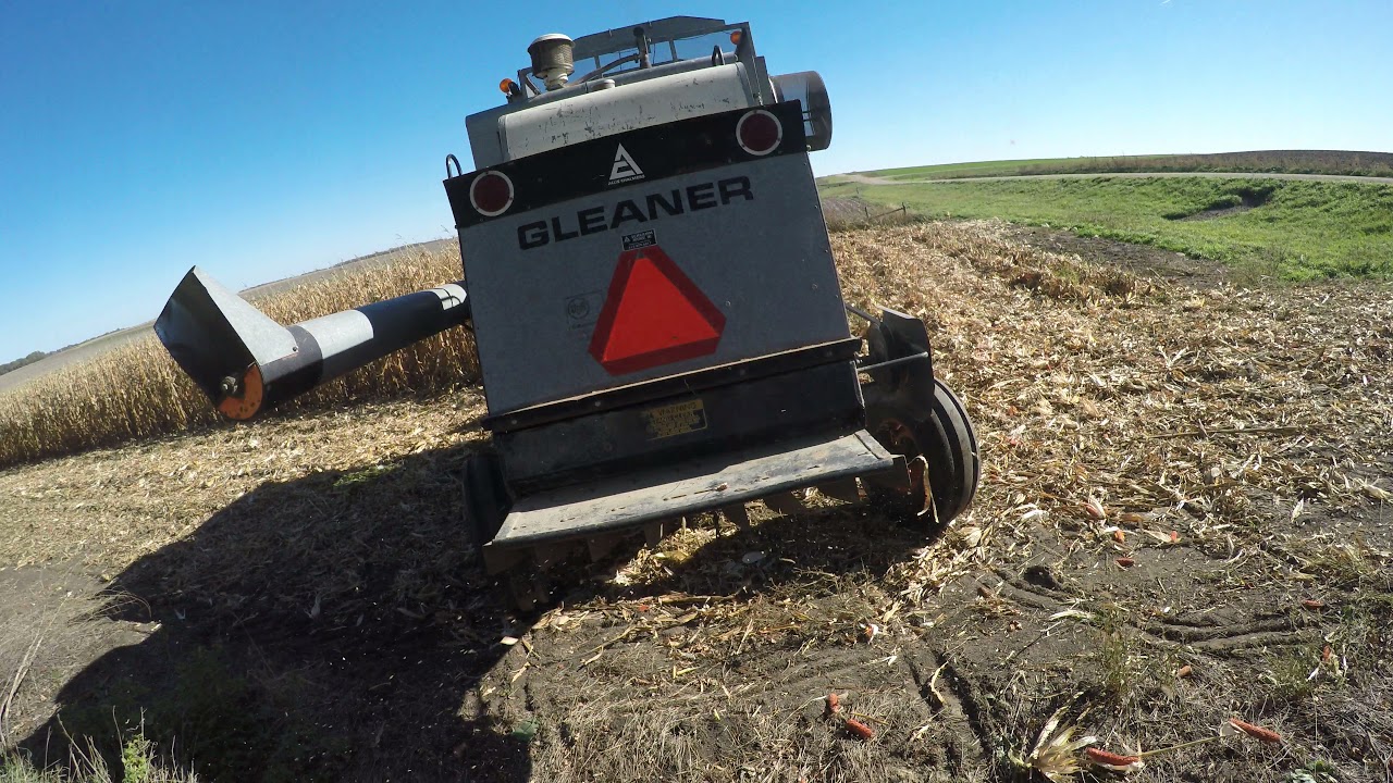 Gleaner f2 Combine