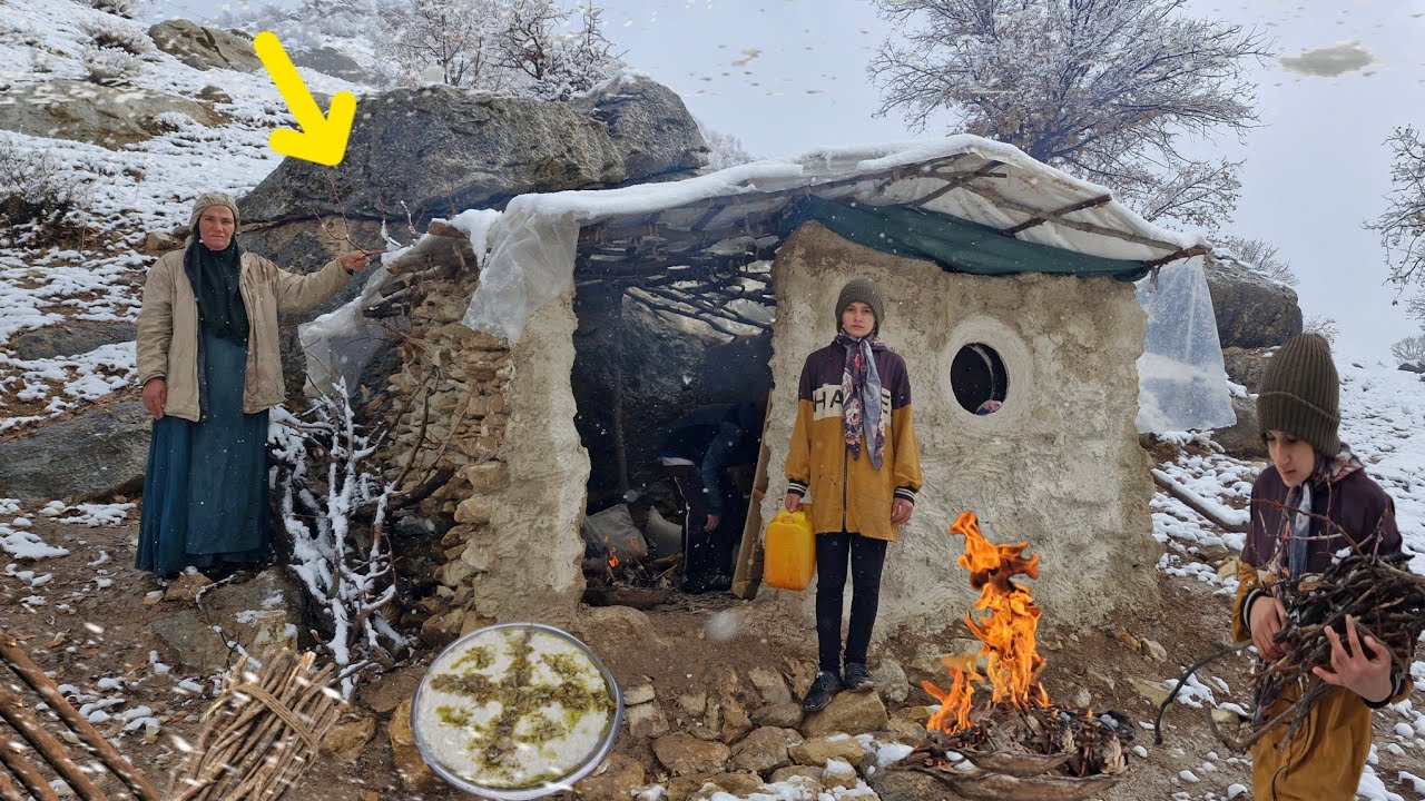 Surviving in the Snowy Mountains🌨🗻 | Homeless Life, Cooking and Survival in a Cold Nature Hut🌲🔥