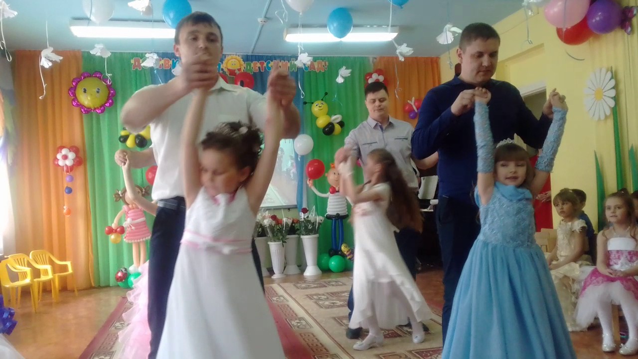 Трогательный танец папа с дочкой