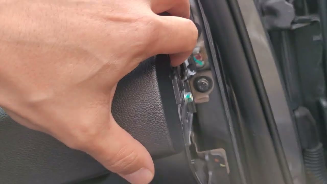 Как снять кнопку запуска двигателя Kia Niro 2017-2020.