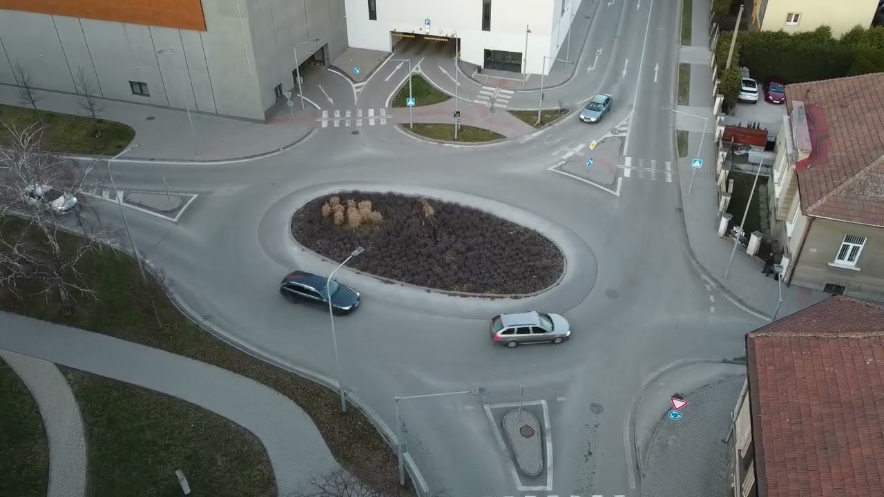 Kruhový objazd pod OC Novum