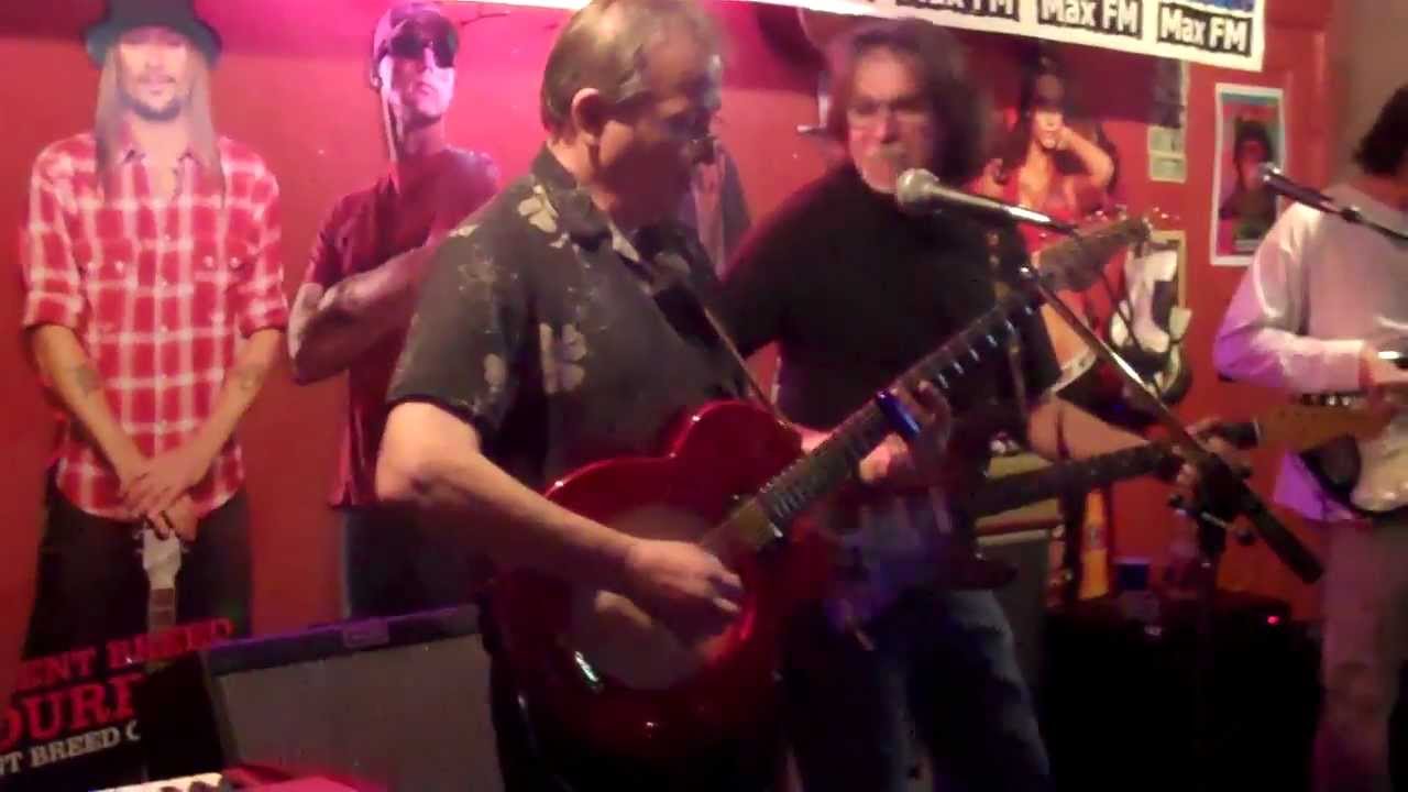 Bunky Spurling playing his Heliarc Drop Tail Bomber