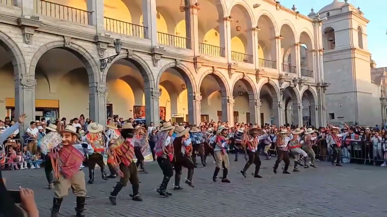 LOS PATRONCITOS TUCUMANES DE UBINAS🌋, PRESENTES EN LA PLAZA DE ARMAS DE AREQUIPA 😎