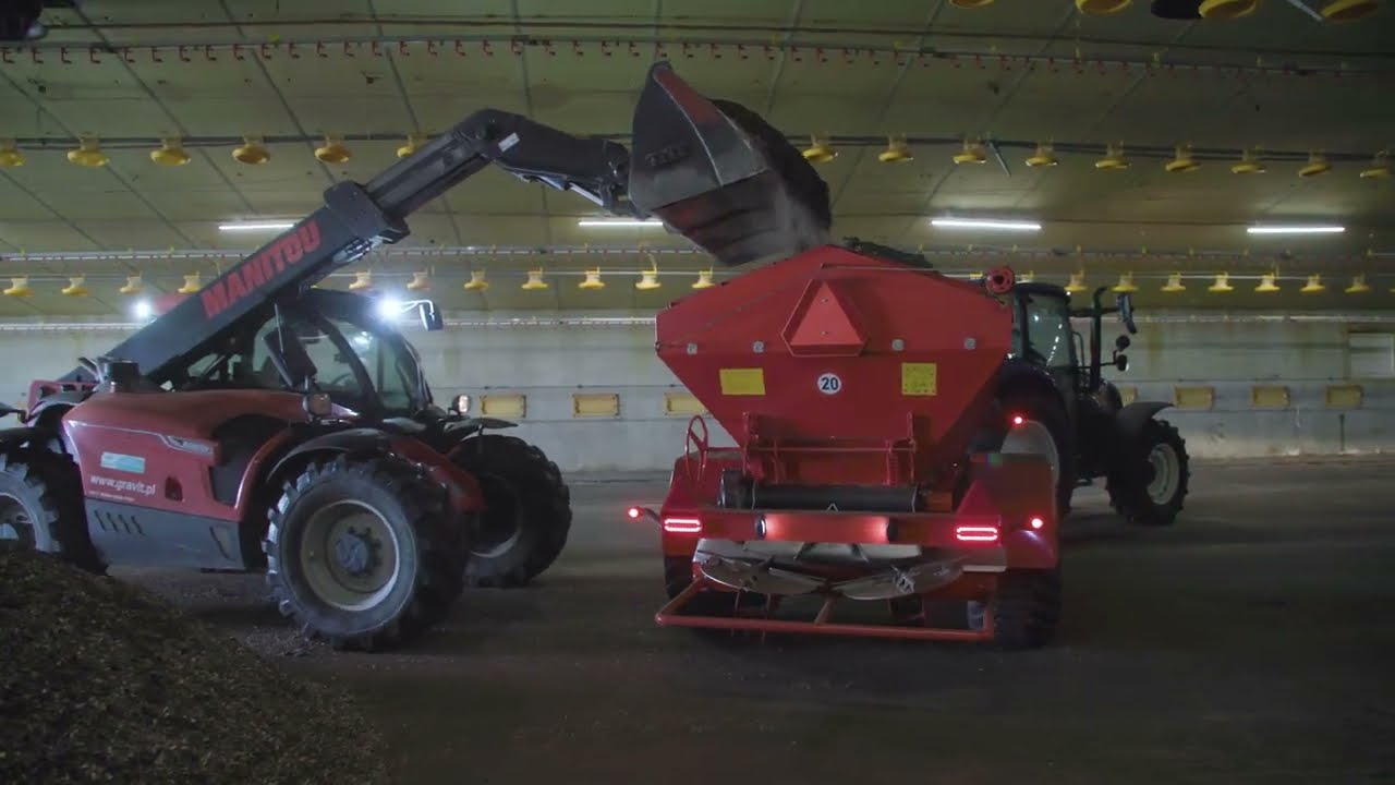 Ściółka torfowa dla drobiu – jak rozścielić big bag