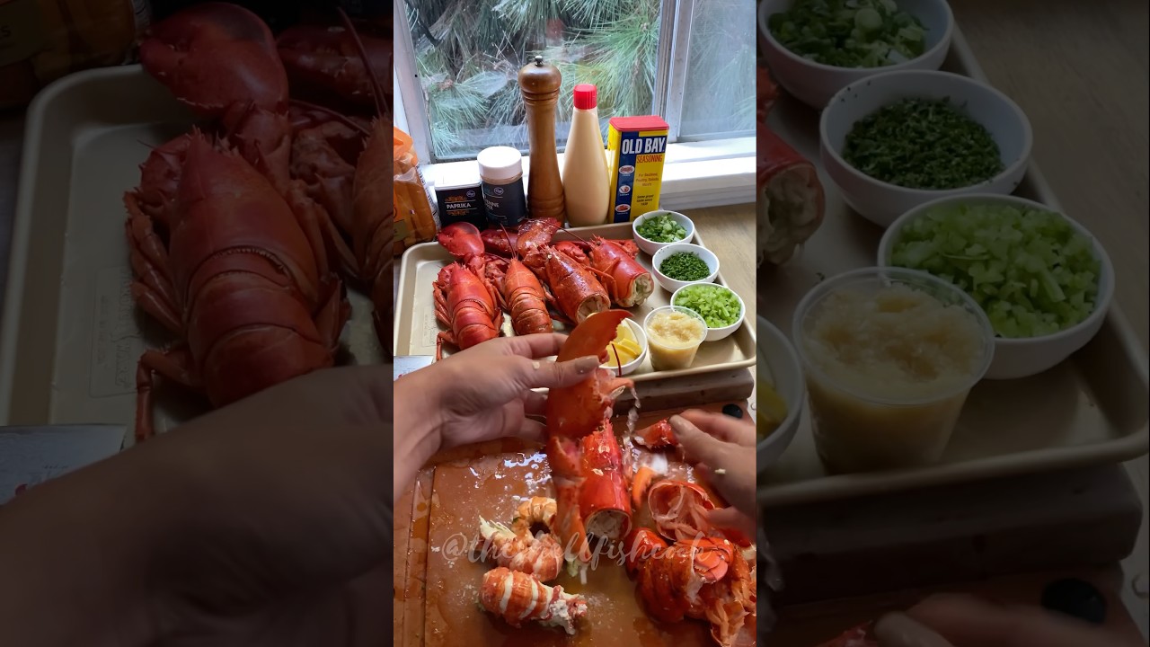 That is how you crack open a lobster claw. #lobster #lobsterroll #seafood