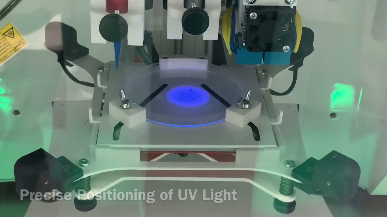 UV light crosslink in the new REGEMAT 3D bioprinter, the REG4Life  🔬🧫💙