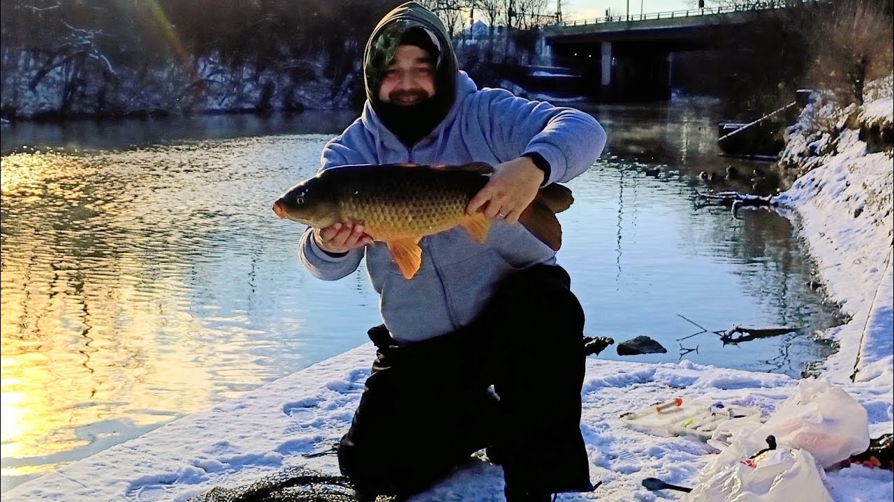HOOKIN’ Fatty carps out the Chicago River 