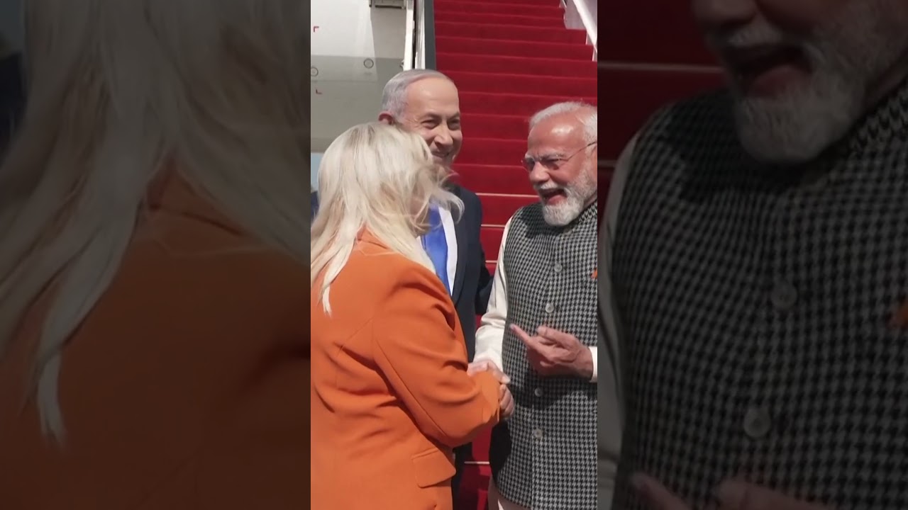 Israeli Prime Minister Netanyahu Embraces Indian Prime Minister Modi When he Lands in Israel #shorts