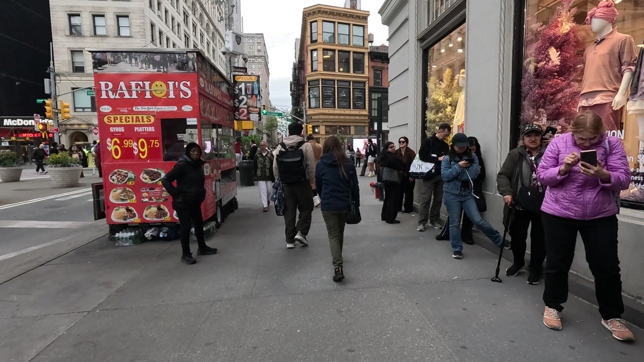 ⁴ᴷ⁶⁰ Walking NYC: 17th Street from First Avenue to Eleventh Avenue