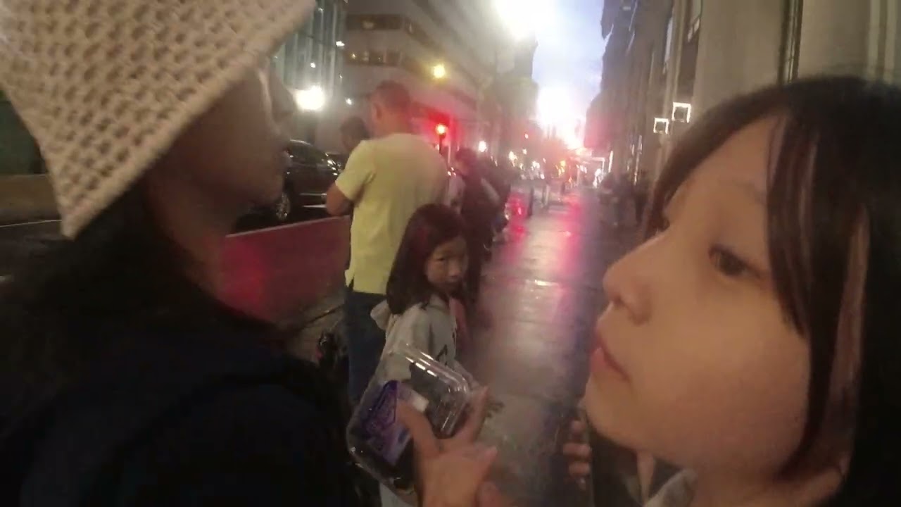 Walking wall street in New York, at night. (밤에 월스트리트를 걷다.)