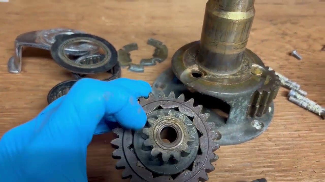 Servicing a Lewmar Self Tailing Winch