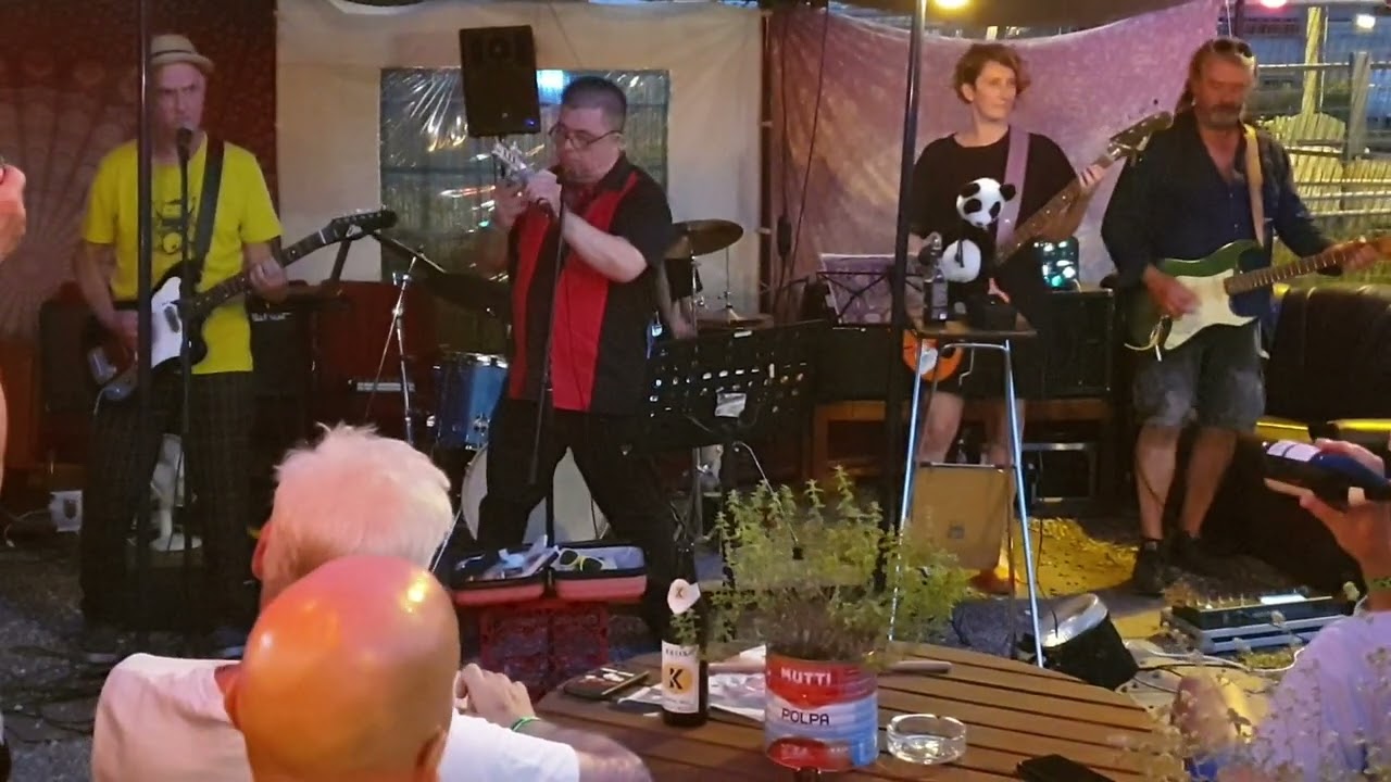 Die Radierer - Angriff aufs Schlaraffenland (live im Transfer Biergarten Erlangen, Comicsalon 2022)