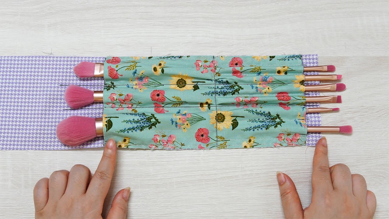 Sewing A Compact Makeup Brush Bag 💟 Sewing Gift Ideas