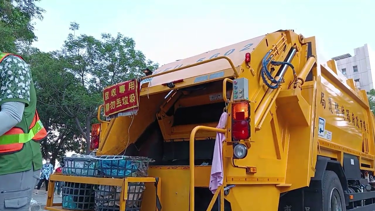 高雄市前鎮區垃圾車KEF-5850回收專車KEU-5602