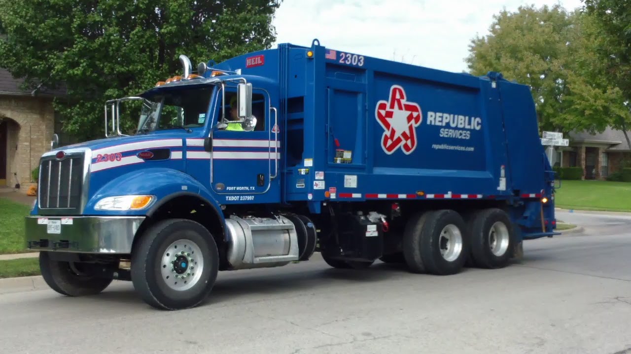 Republic Services Peterbilt 348 Heil 5000 Rear Loader