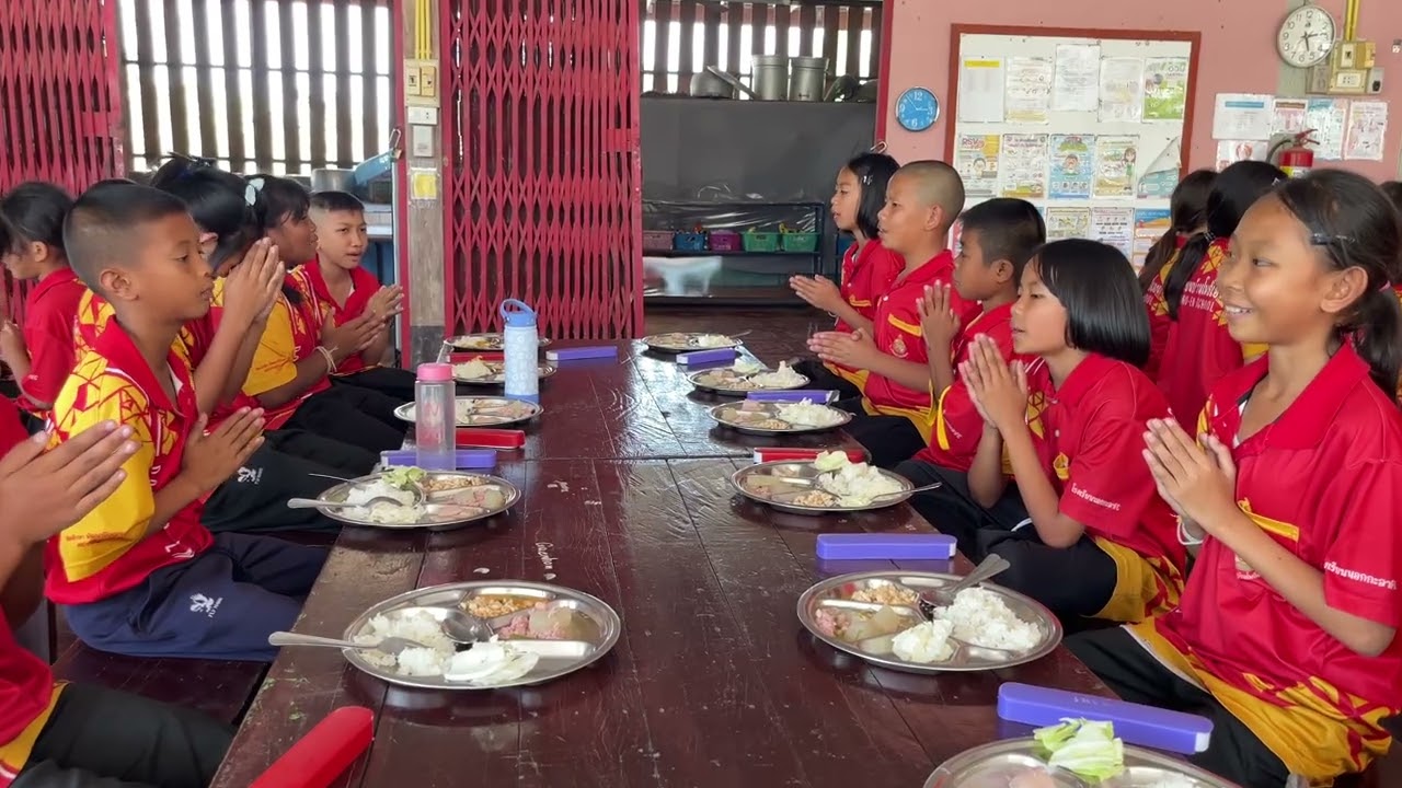 การรับประทานอาหารกลางวันและการแปรงฟันโรงเรียนบ้านโพธิ์เอน
