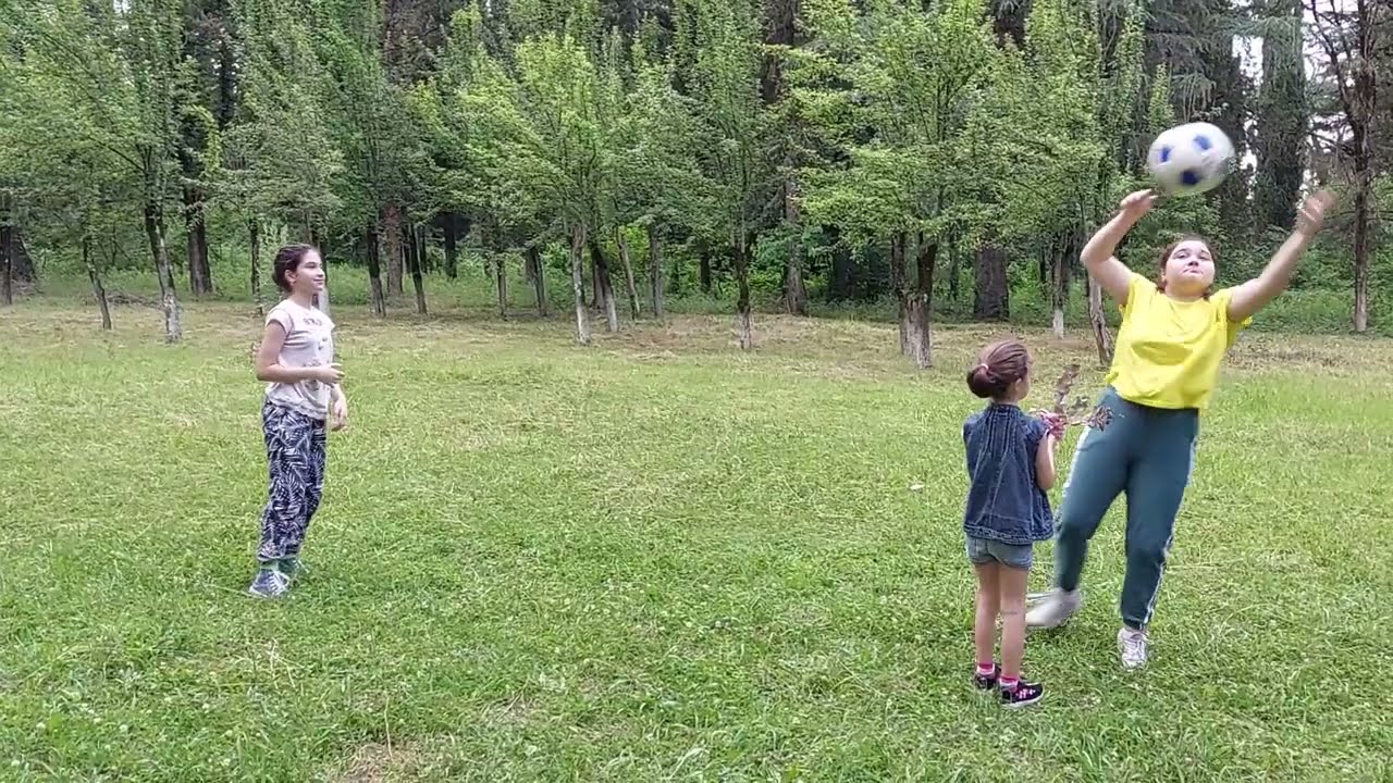 ხელბურთი ბუნებაში. ako and princesses აკო და პრინცესები