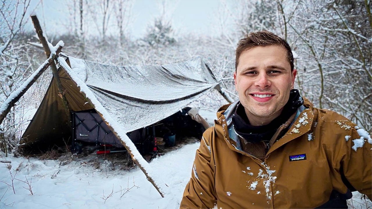Freezing Winter Bushcraft - Shelter, Fire & Camp Cooking Before Dark