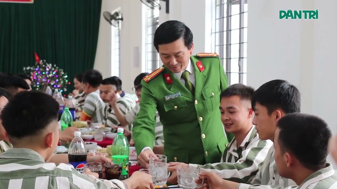Bữa cơm tất niên 7 món đậm vị Tết ở trại tạm giam